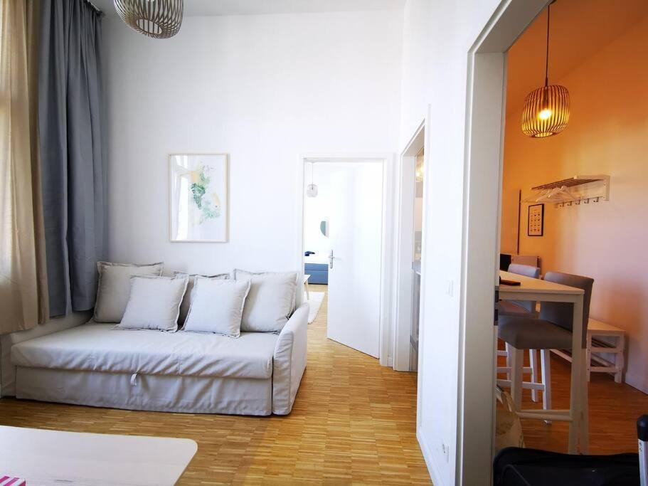 Sc 07 By Rockchair L Superhost Status L 2,5 Bedrooms Boxspringbeds Balcony Elevator Welcomes You! Berlino